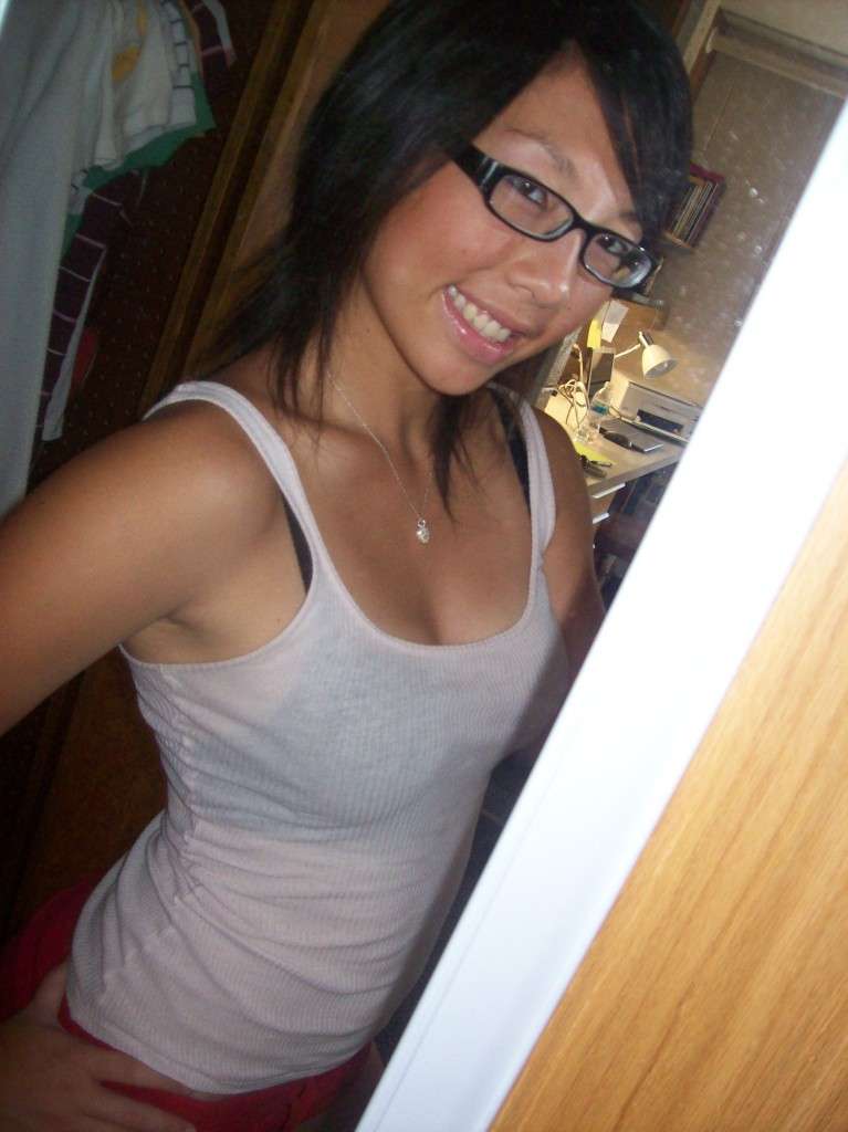 Cute nude with glasses - Porn archive